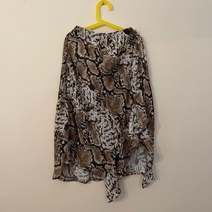 Snake skin skirt with bottoms in the side